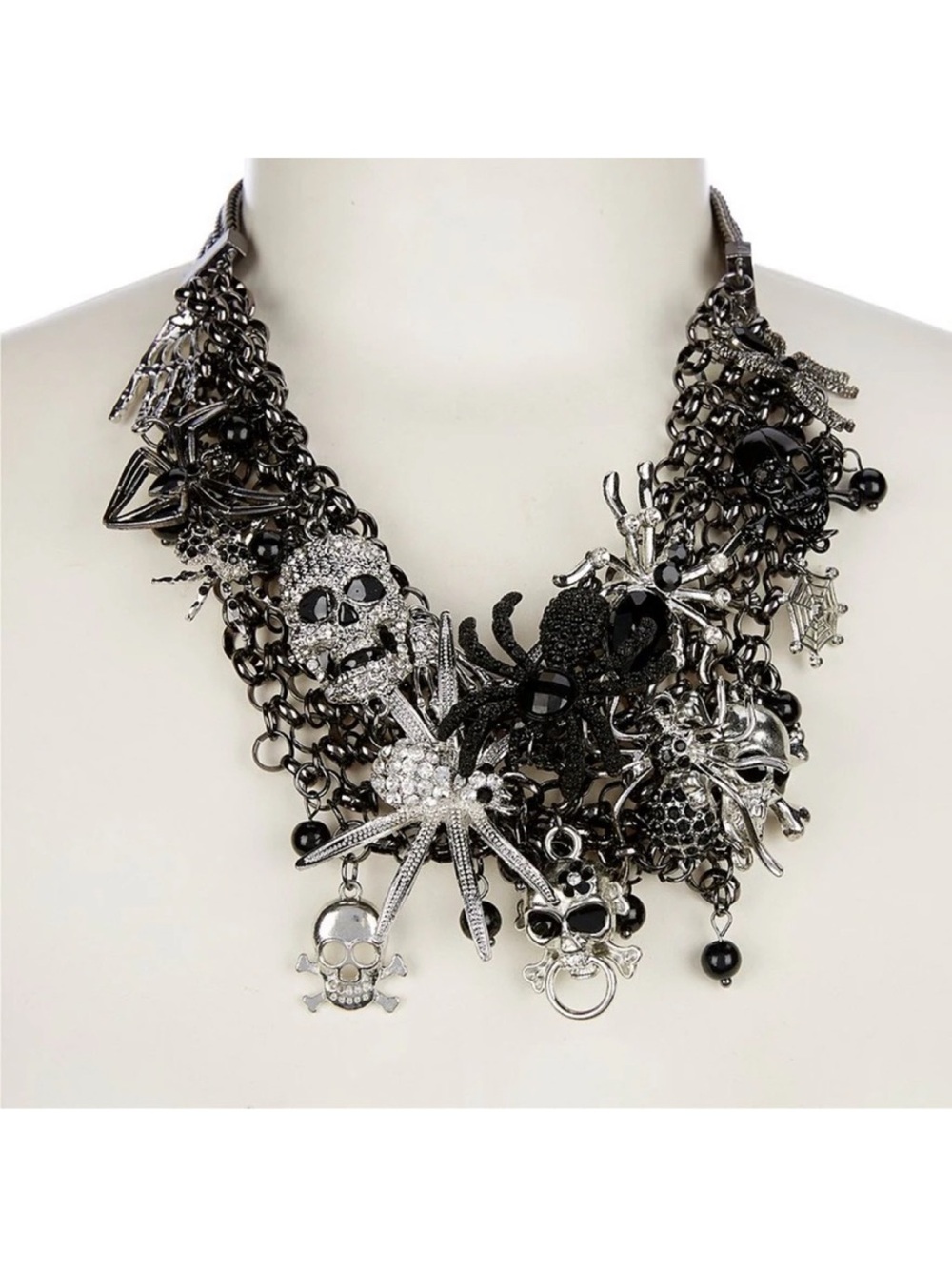 NATASHA Black Silver
Gunmetal Skull Spider Spooky
Goth Halloween Necklace
NWT